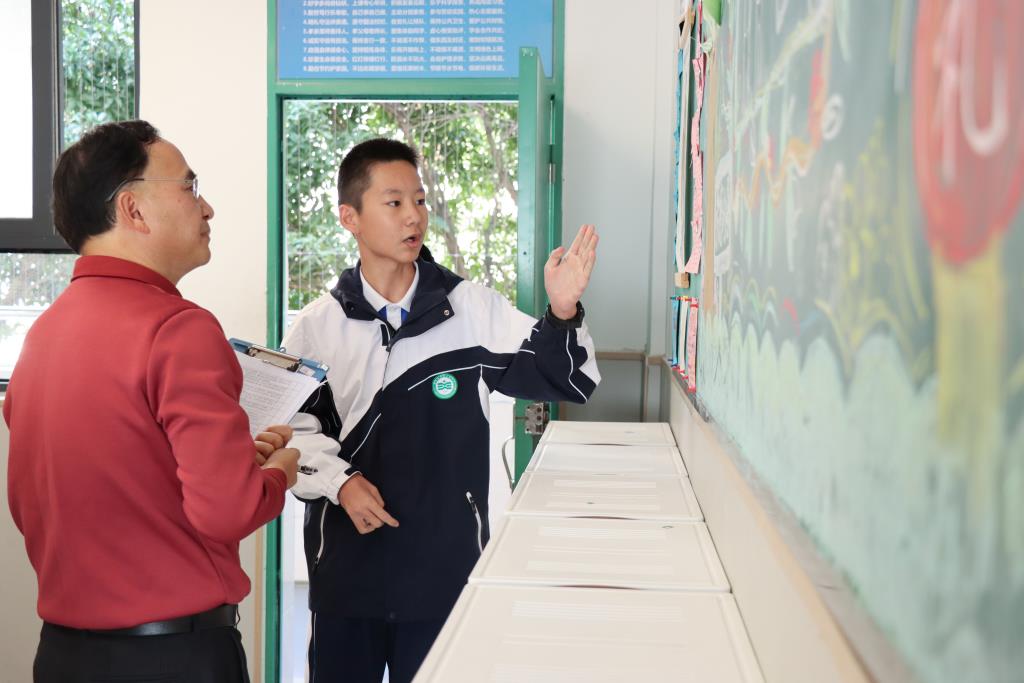 翠园文锦中学迎接罗湖区“我爱我班”班级文化建设验收指导
