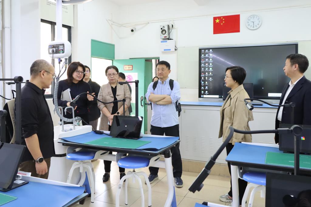 深圳市翠园文锦中学迎来专家团考察指导