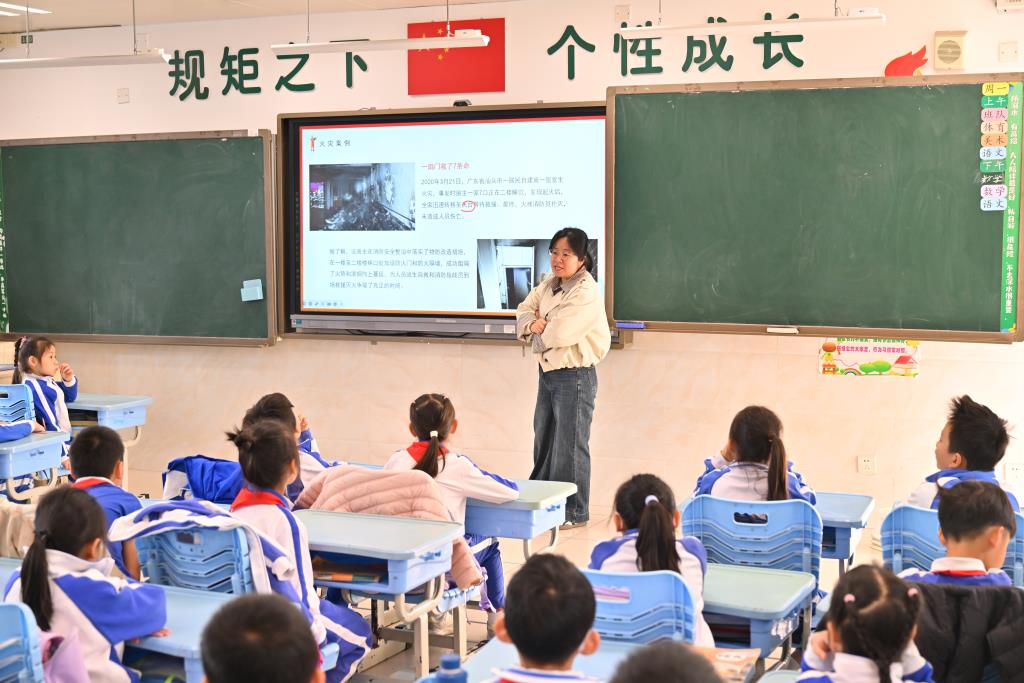深圳市翠北实验小学第16周主题班会