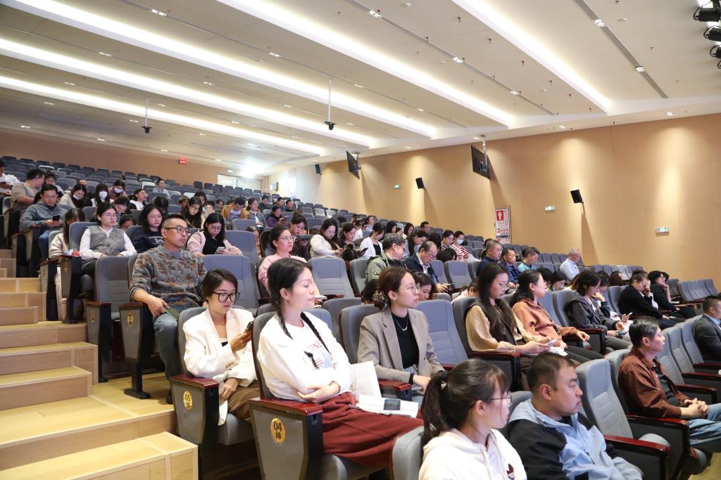 教职工会议现场