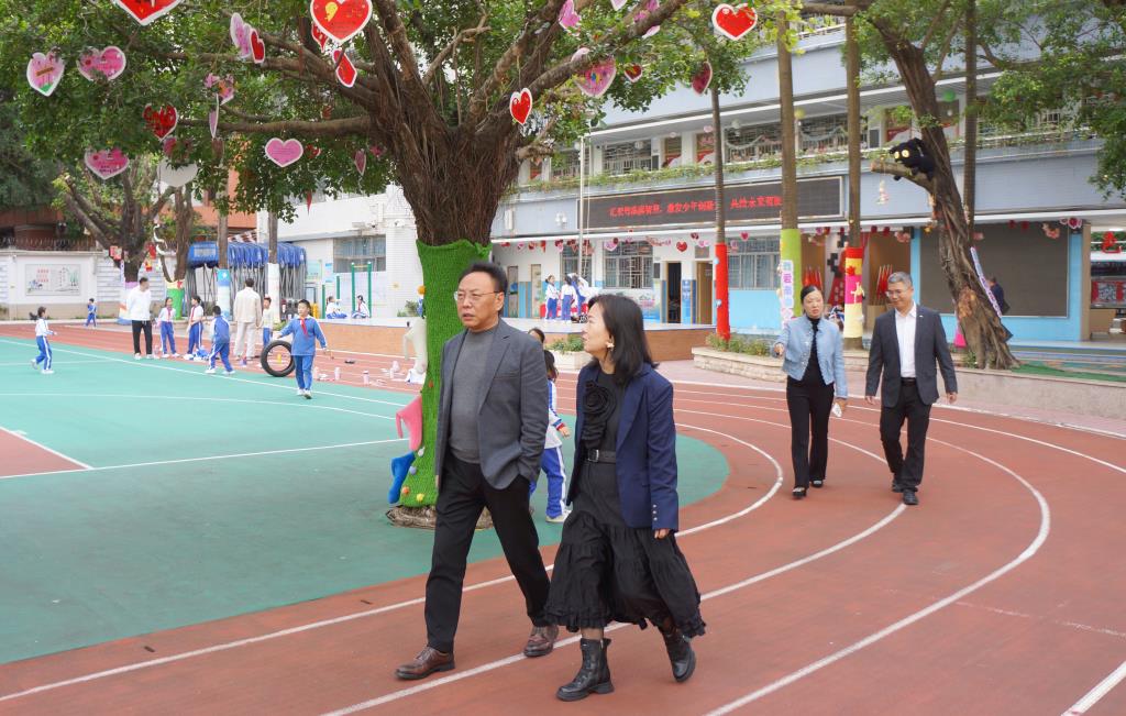 张文晋、李肇贵莅临南湖小学指导  助力校园文化与学校建设提质