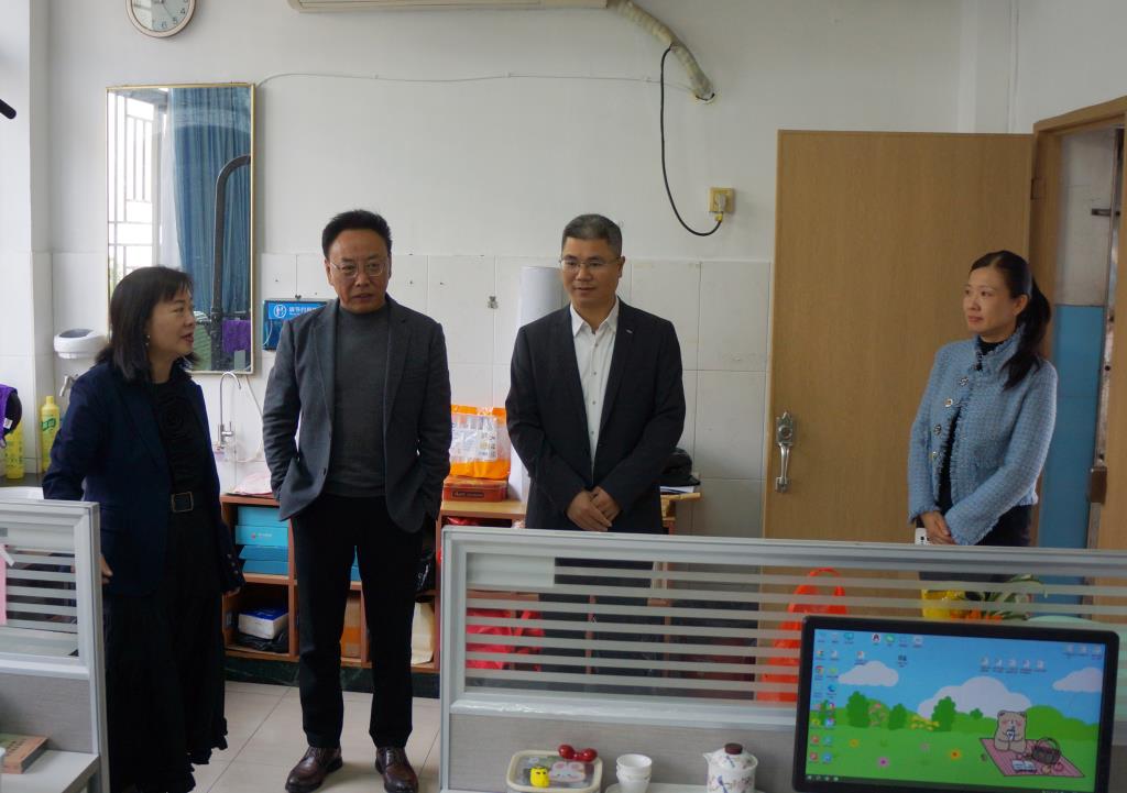 张文晋、李肇贵莅临南湖小学指导  助力校园文化与学校建设提质