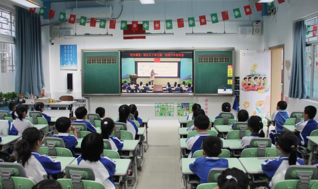 铭礼石畔传雅韵，南湖学子习礼风 ——书记、校长高红妹开讲礼仪