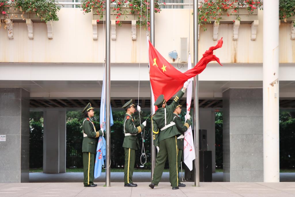 翠园文锦中学举行首届“我爱我班”最美班级文化建设表彰活动