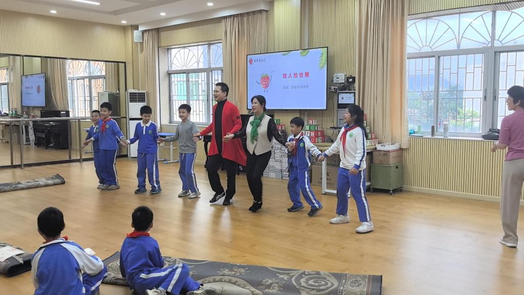 向西小学融合教育迎新嘉华