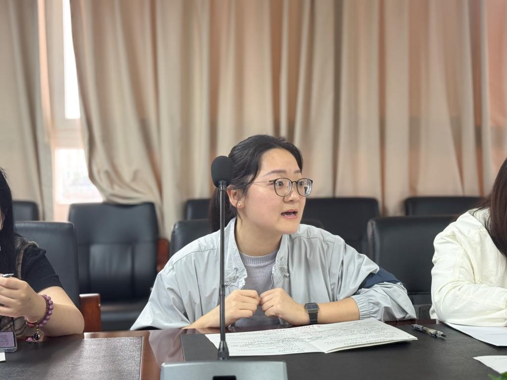 翠园文锦中学召开“教案变脸”专题研讨会