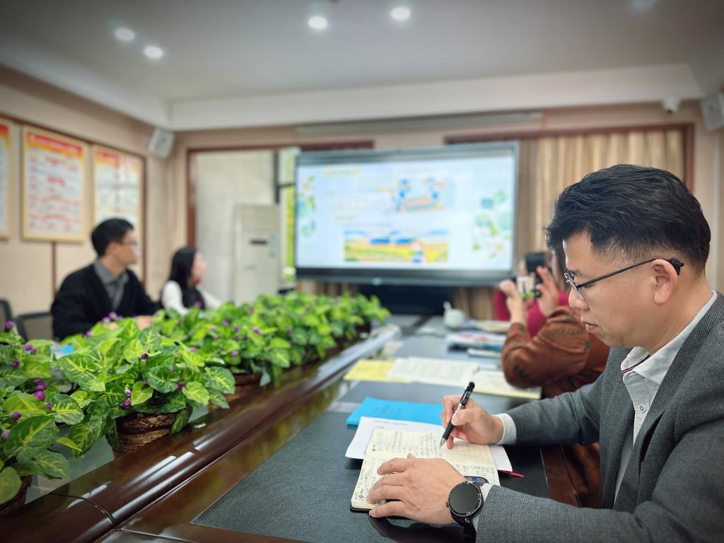 共读共研新课标，汇智赋能新课堂