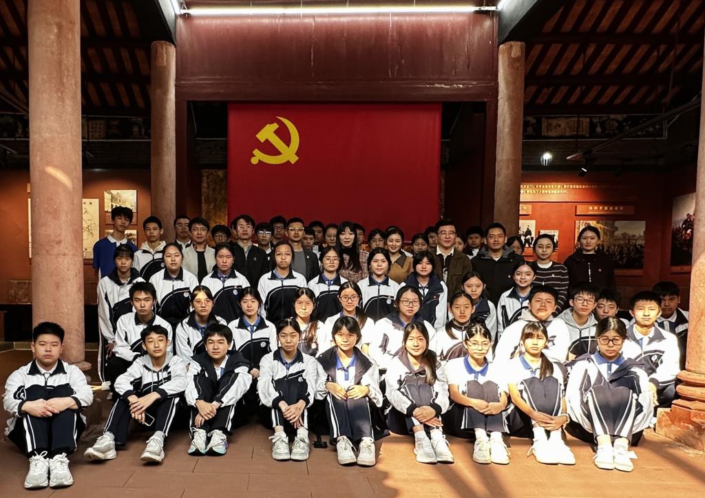 深圳市松泉实验学校举行2025年下半年新团员入团仪式