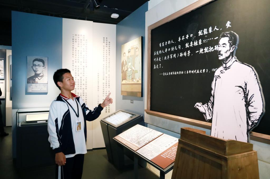走读羊城文化 乐享冰雪运动