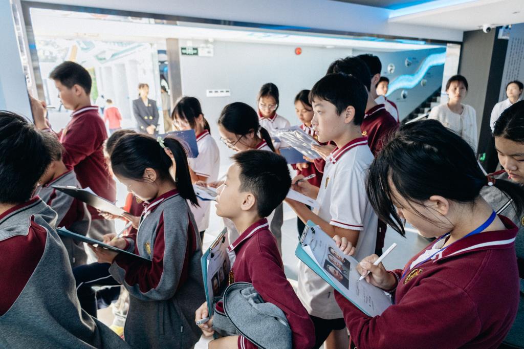 华美外国语学校粤海水务研学解锁 “治水密码”