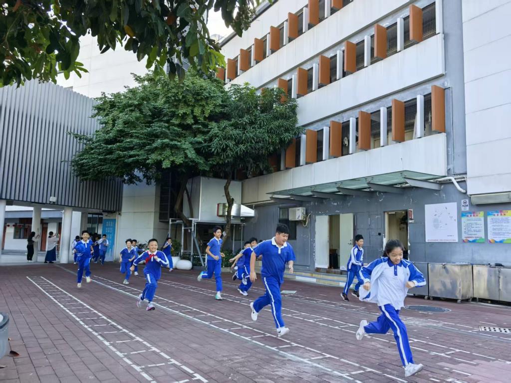 筑牢安全防线，守护生命成长——深圳市翠茵学校开展消防应急疏散