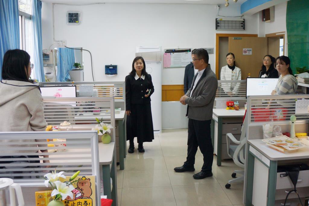 罗湖区教育局局长高延勇莅临南湖小学指导