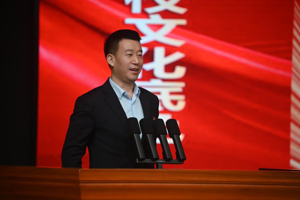 承势而上攀新峰，笃行新标育栋梁