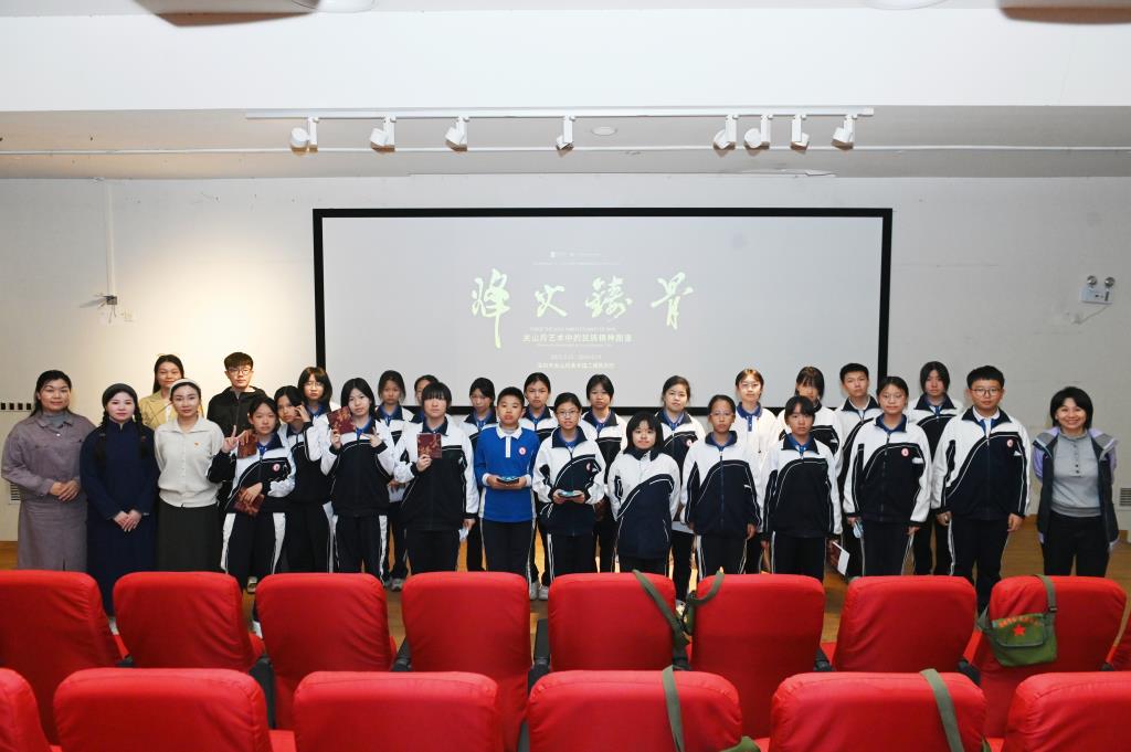 布心中学“亦师亦友”结对帮扶系列活动之“红色血脉”思政课