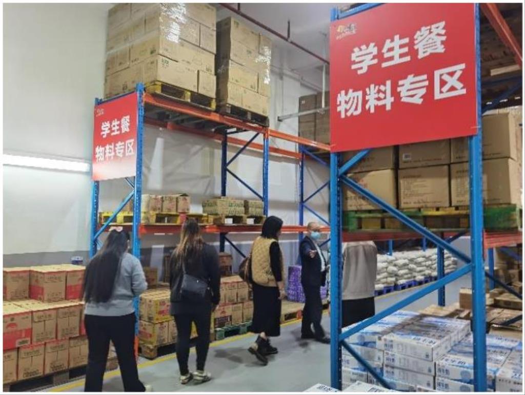 深圳市笋岗小学组织代表实地探访“心一餐”配餐企业