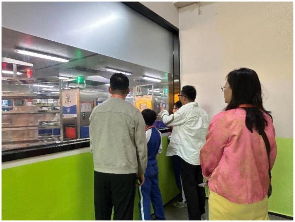 深圳市笋岗小学组织代表实地探访“心一餐”配餐企业