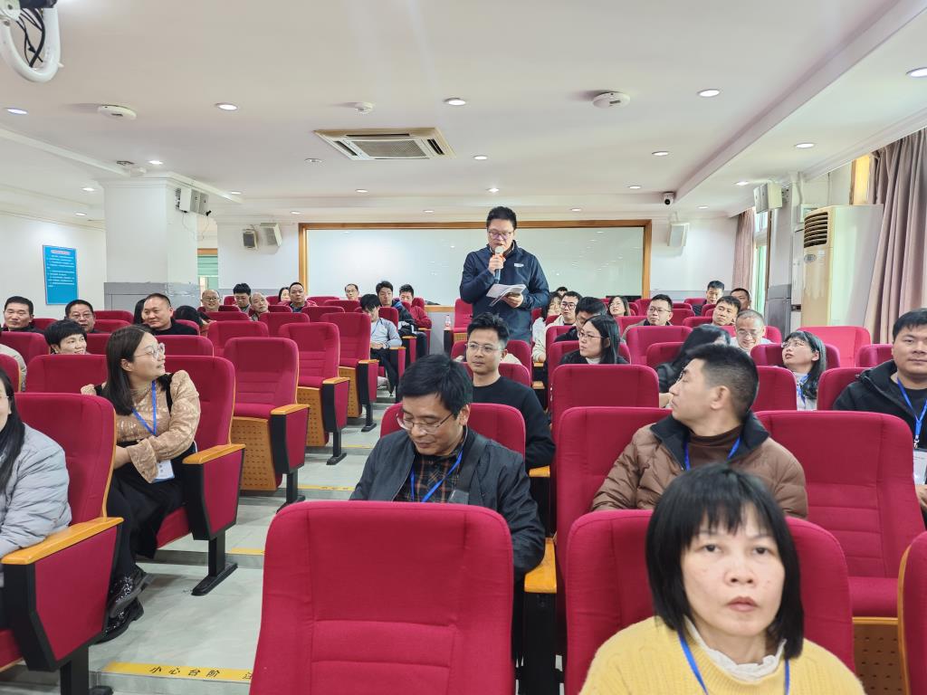 深圳市洪湖小学审辩式学习工作室开展研讨活动