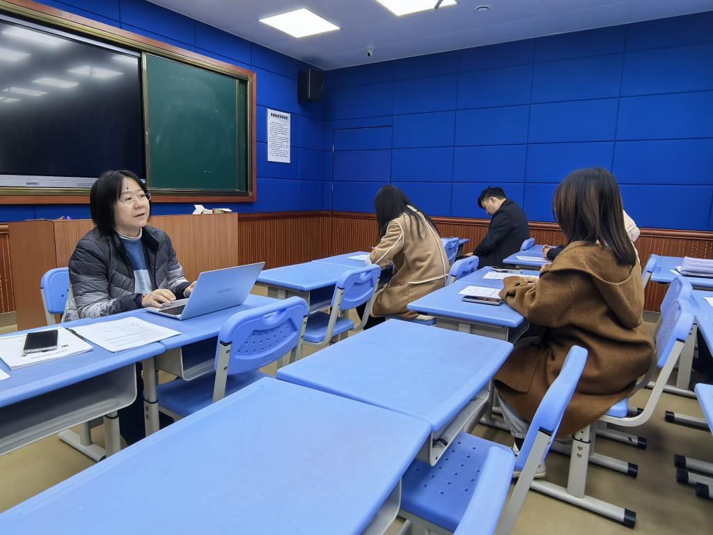 邱洁苡校长访谈教师代表