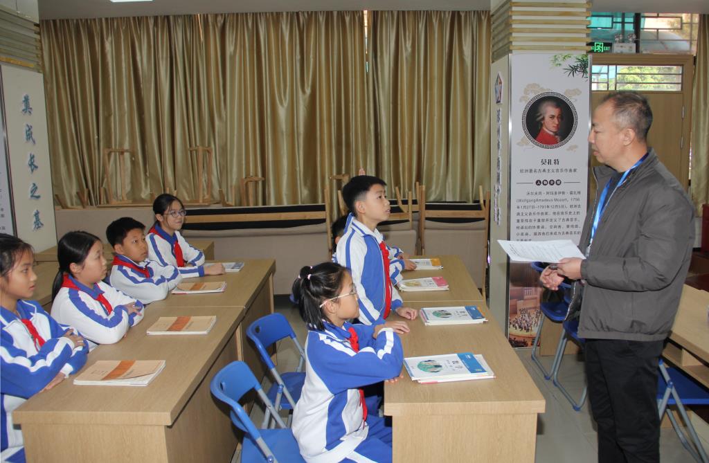 第三责任区督导组赴深圳市南湖小学开展专项督导
