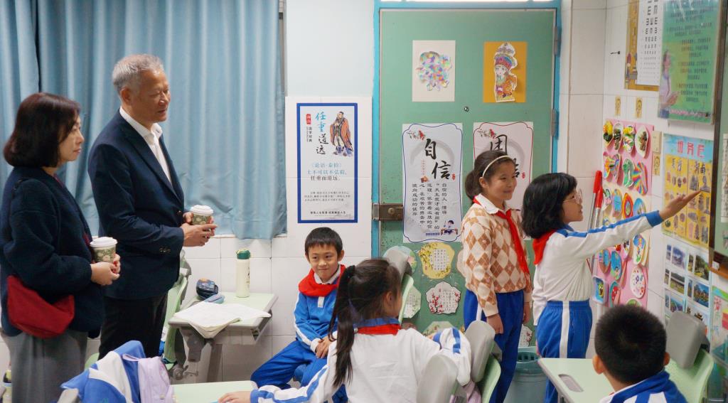 澳门广大中学与深圳市南湖小学开展学校管理专题座谈会