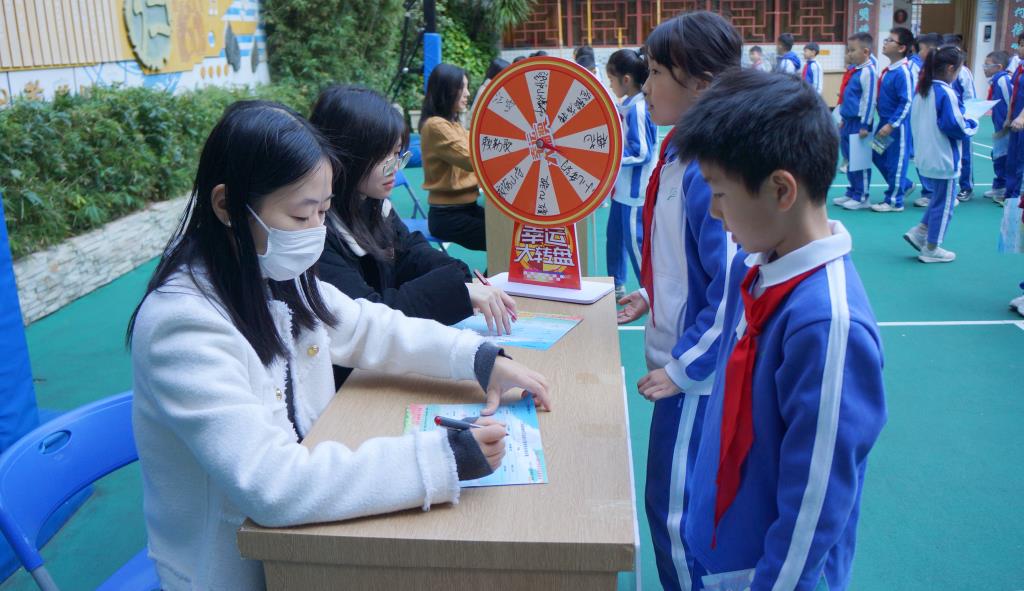 深圳市南湖小学游园闯关活动：助力低年级学生快乐成长