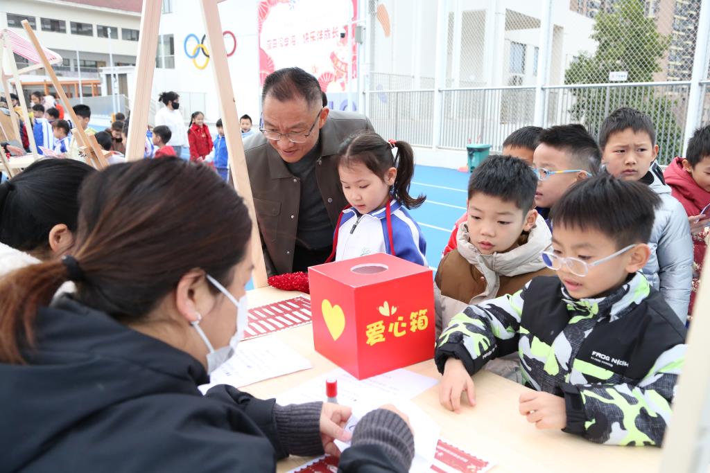 深圳市莲南教育集团安芳小学开展一二年级期末阳光评价活动