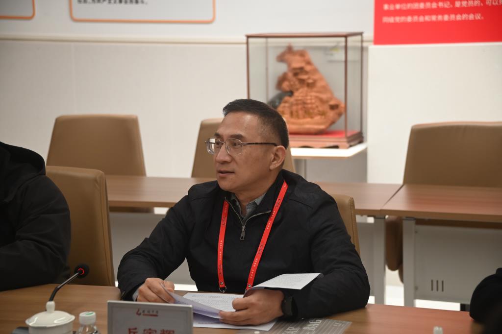 市区人大代表调研组到桂园中学进行视察