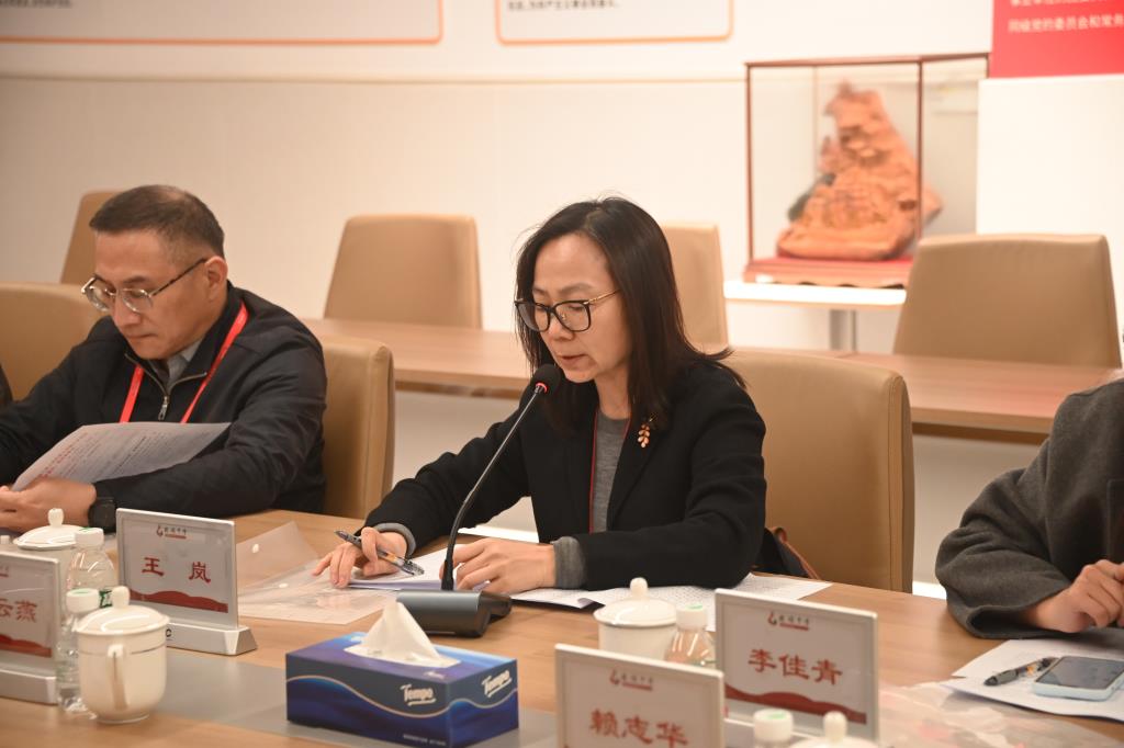 市区人大代表调研组到桂园中学进行视察