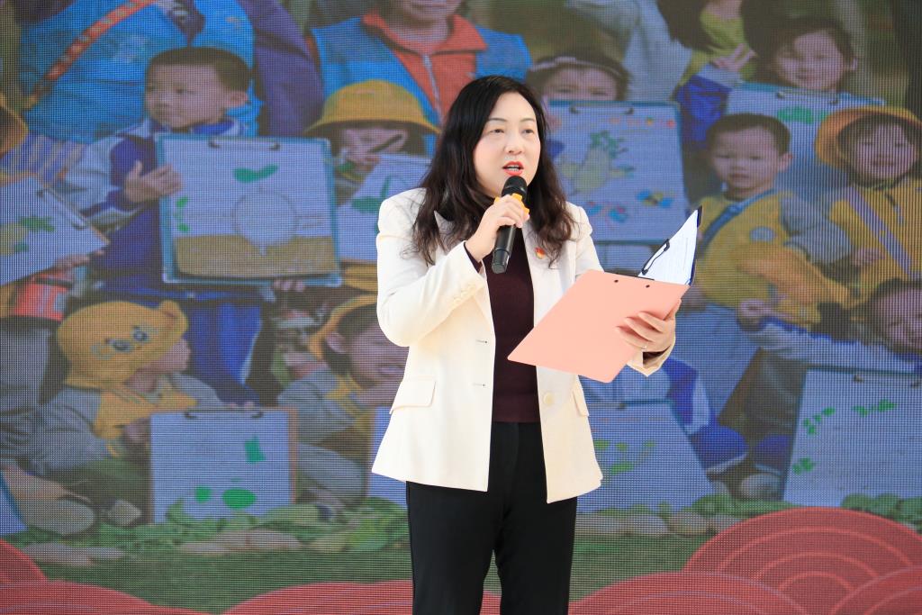 淘金山小学书记校长邵嫦娥发言