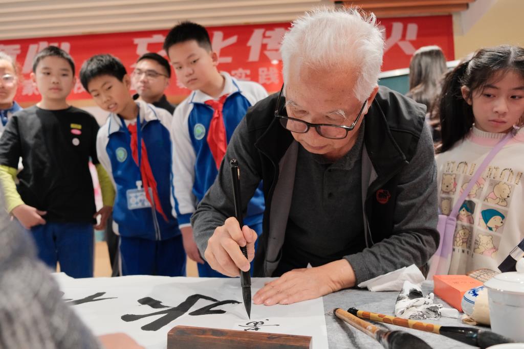 洪湖小学书法家进校园活动圆满落幕