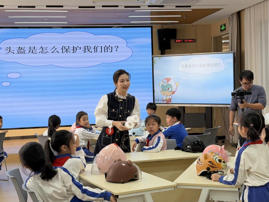 筑牢安全防线  彰显师者担当