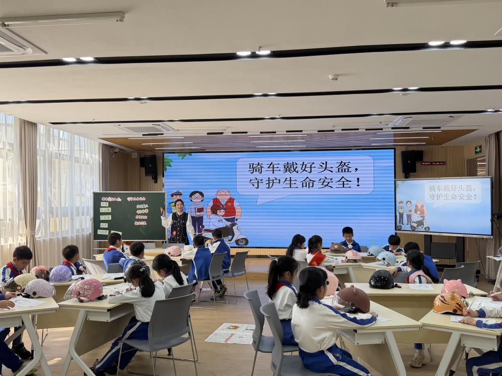 筑牢安全防线  彰显师者担当