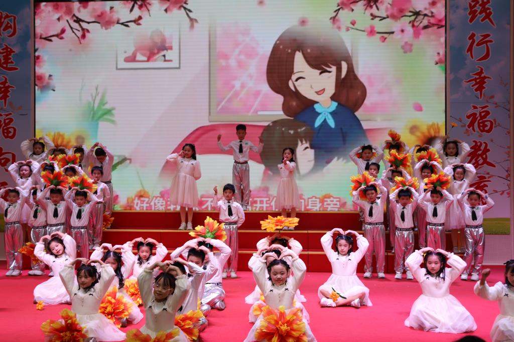 唱响班歌展风采  美育浸润迎新年