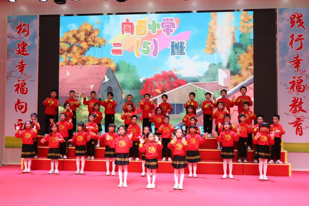 唱响班歌展风采  美育浸润迎新年