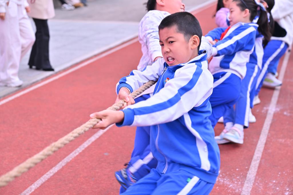 翠北实验小学“班主任杯”拔河比赛圆满落幕——激情赛场展风采，