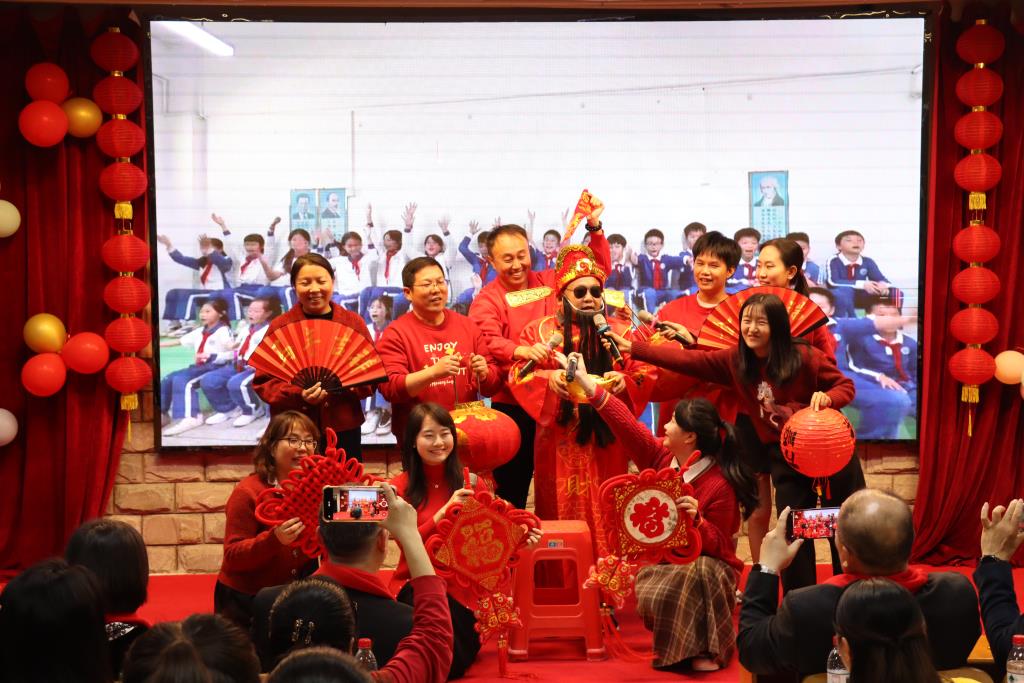 太白实验学校元旦迎新联欢晚会精彩上演
