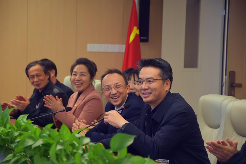 深圳市松泉实验学校举行2026年退休教师新年茶话会