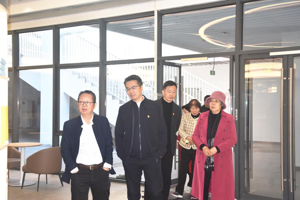 深圳市松泉实验学校举行2026年退休教师新年茶话会