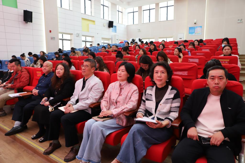 幸福育人结硕果 高质发展谱新篇