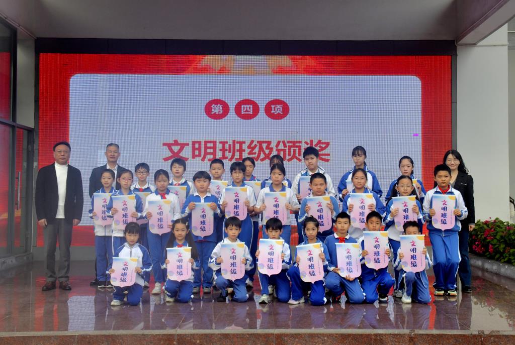 追寻红色足迹，传承奋斗精神 ——深圳市翠北实验小学主题升旗仪