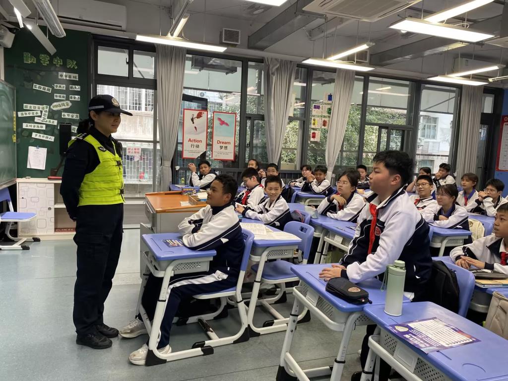 深圳市红桂中学开展“反诈进校园”专题宣传活动