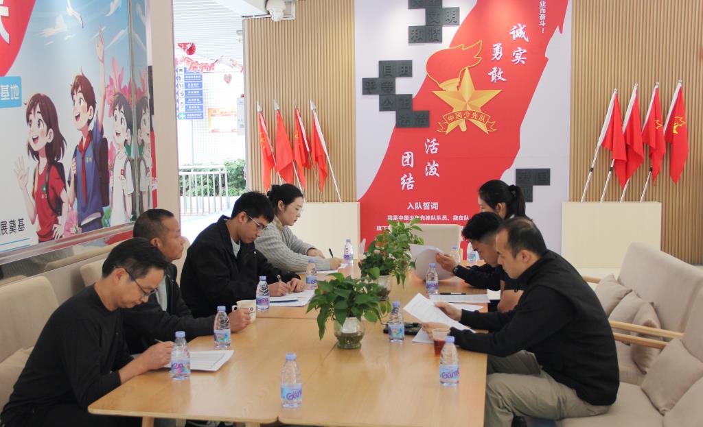 南湖小学开展2025届新教师基本功考核暨教育教学常规视导