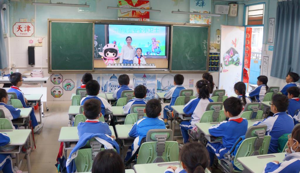 南湖小学“校长课堂”：筑牢安全防线，护航学生成长新征程