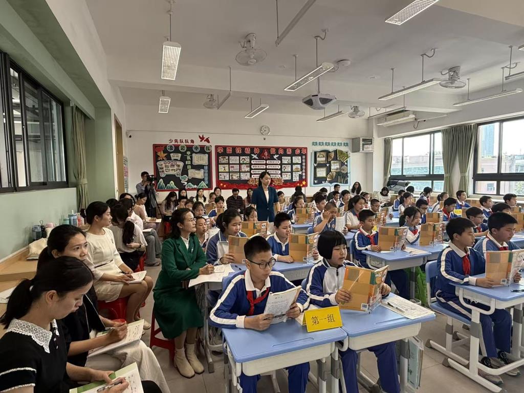 参加研讨活动的领导和老师