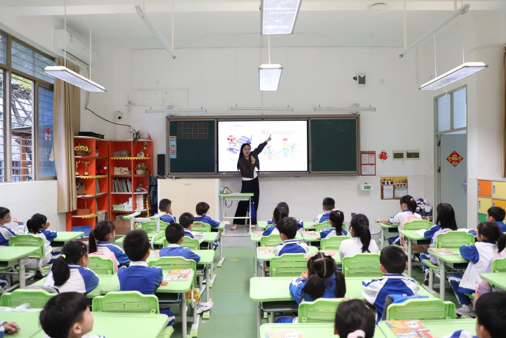 红岭小学·同心课程｜策马扬鞭启新程 万马奔腾向未来