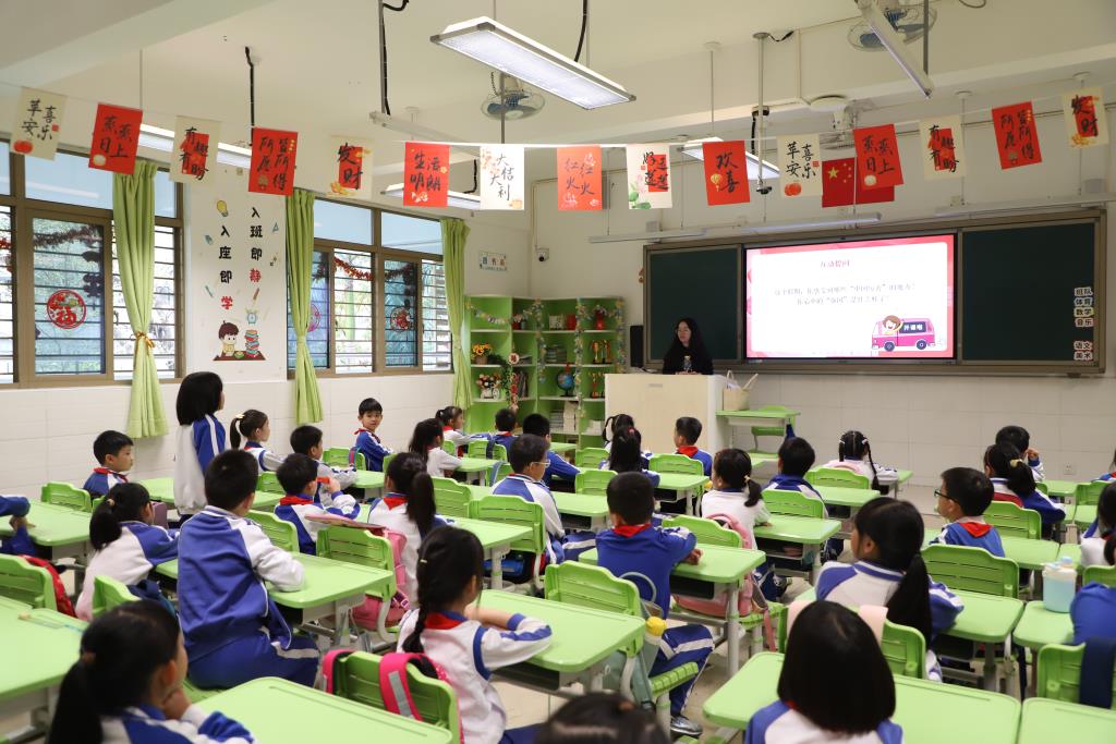 红岭小学·同心课程｜策马扬鞭启新程 万马奔腾向未来