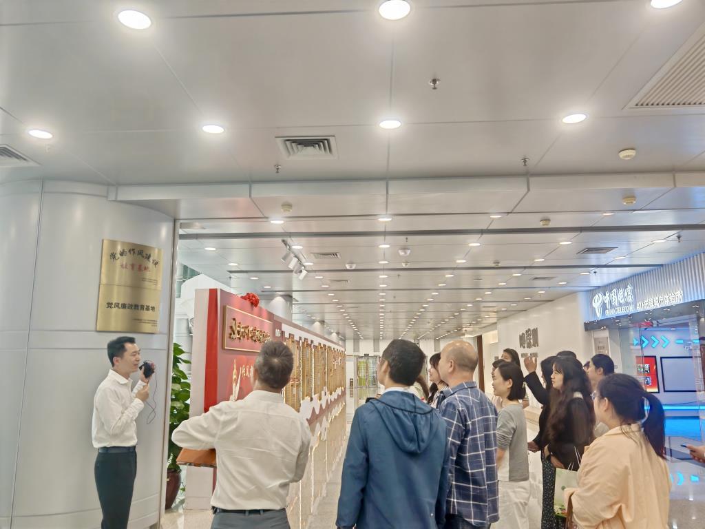 深圳市洪湖小学党支部联合电信党支部开展教育基地参观活动