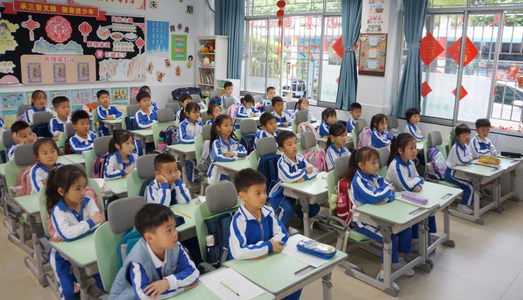 南湖小学开展气候科普宣传活动