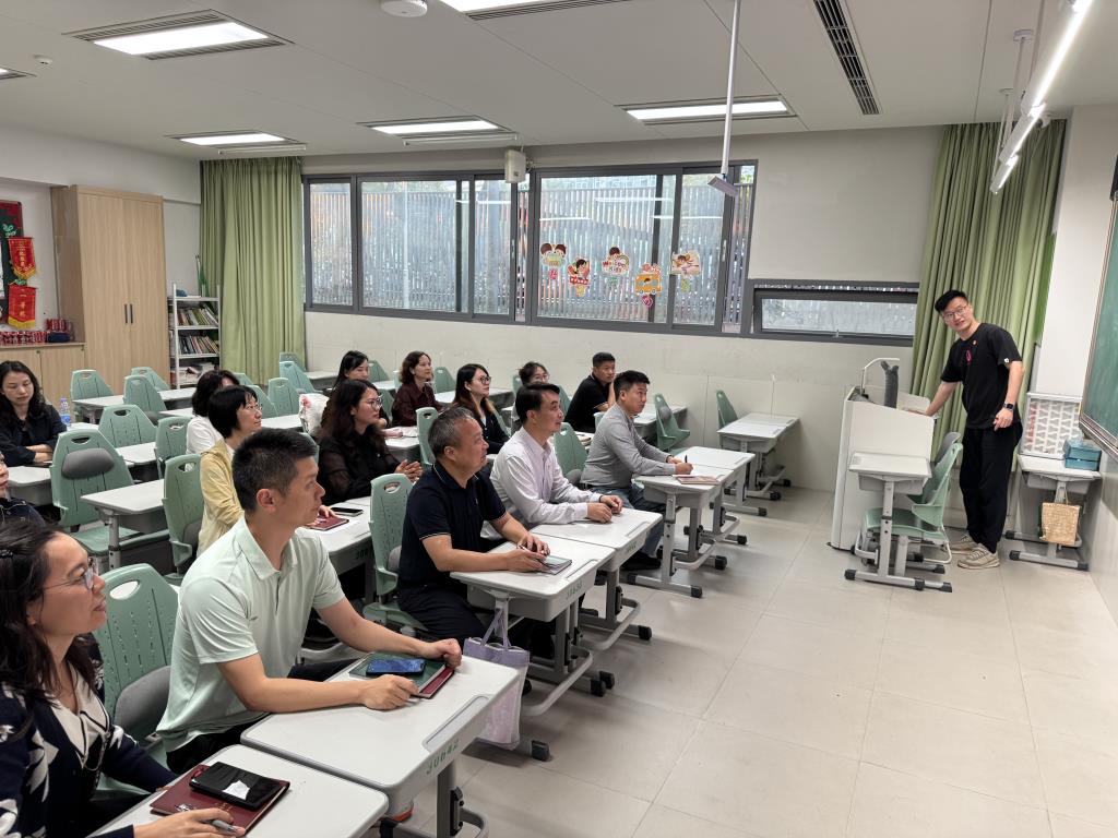 党员分小组学习