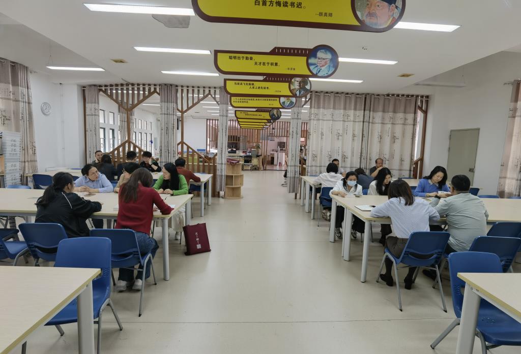 翠园文锦中学党总支高质量开展组织生活会及民主评议党员工作